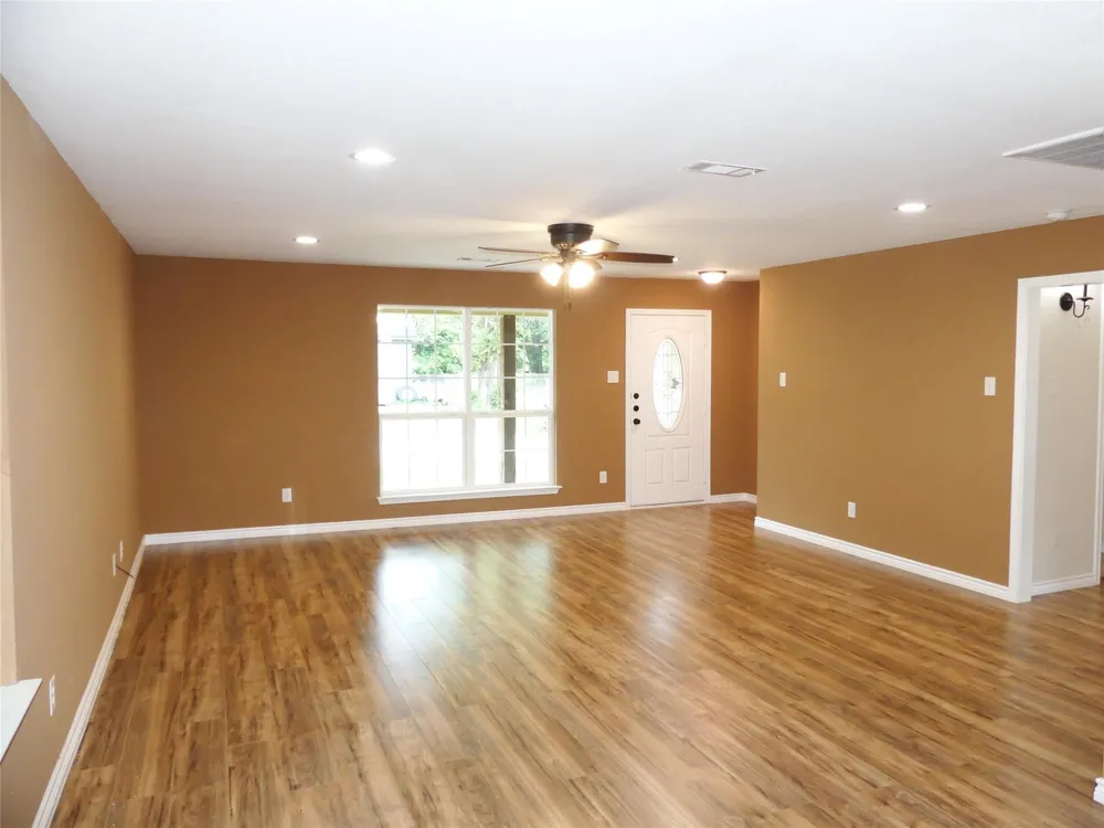 214 Braz Bonham, TX 75418