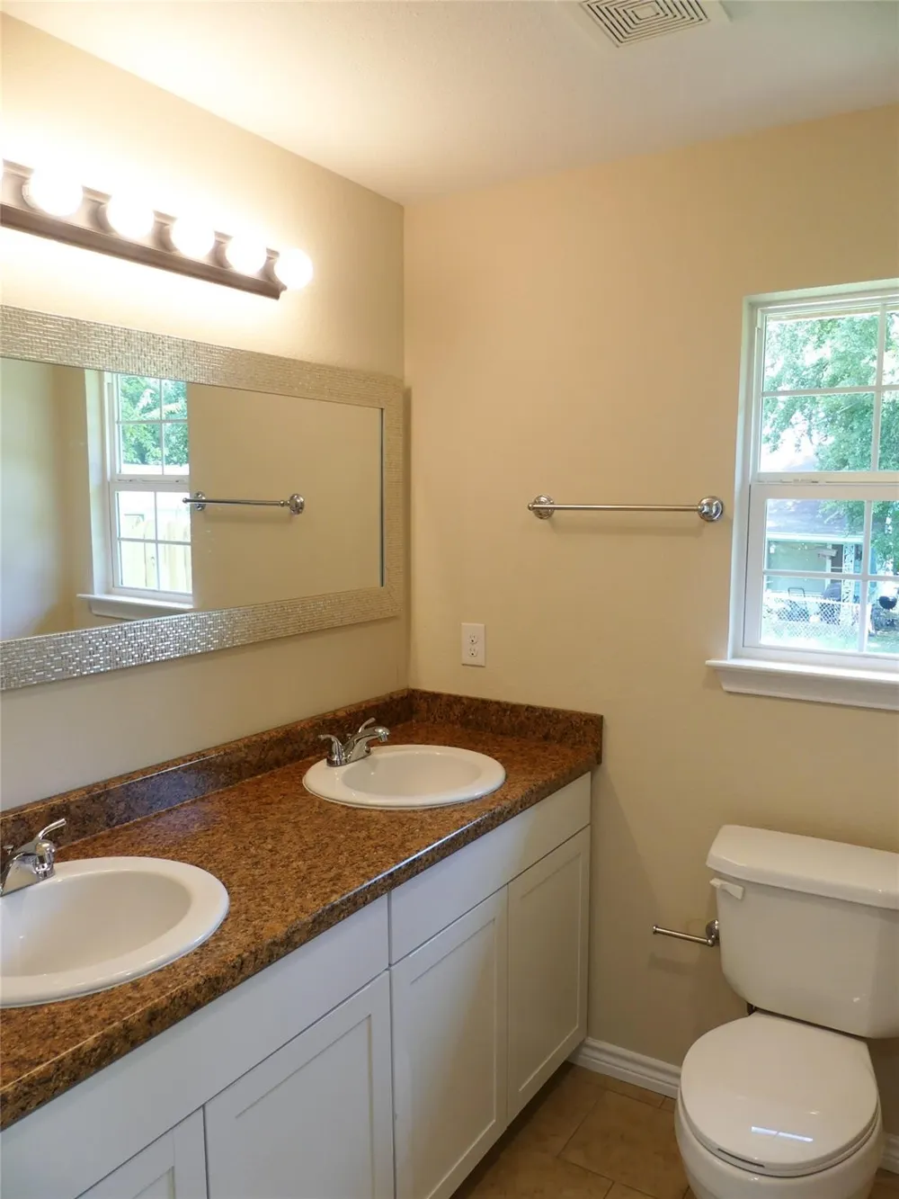 214 Braz Bonham, TX 75418