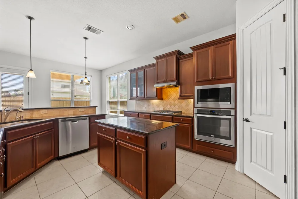 26111 Tintagel Lane Kingwood, TX 77339