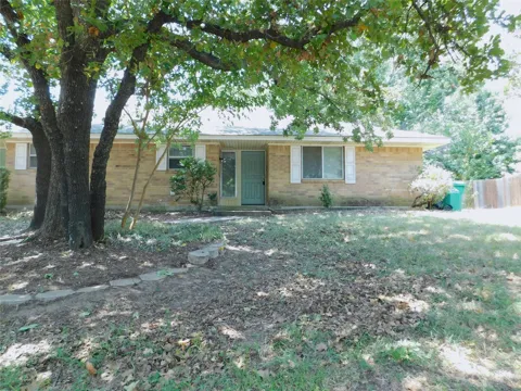 2204 Canterbury Court