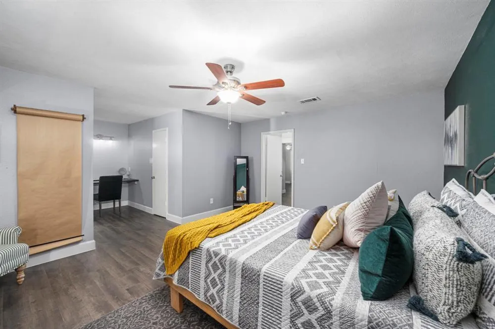 1371 Country Place Drive Houston, TX 77079