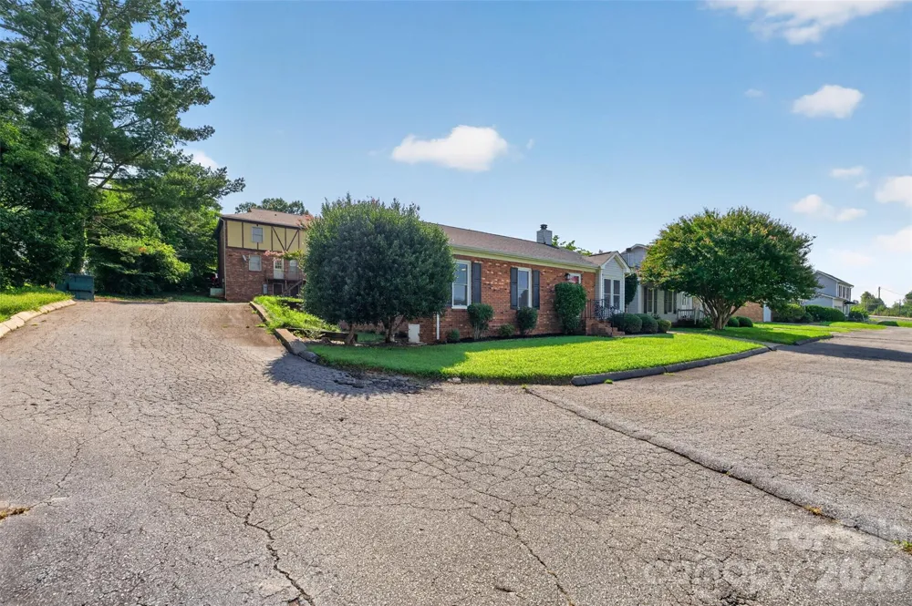 1326 Old Lenoir Road NW Hickory, NC 28601