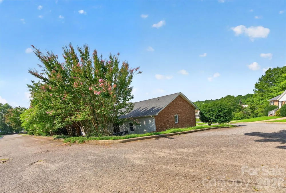 1326 Old Lenoir Road NW Hickory, NC 28601