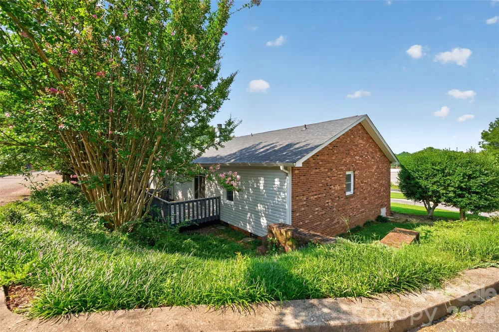 1326 Old Lenoir Road NW Hickory, NC 28601