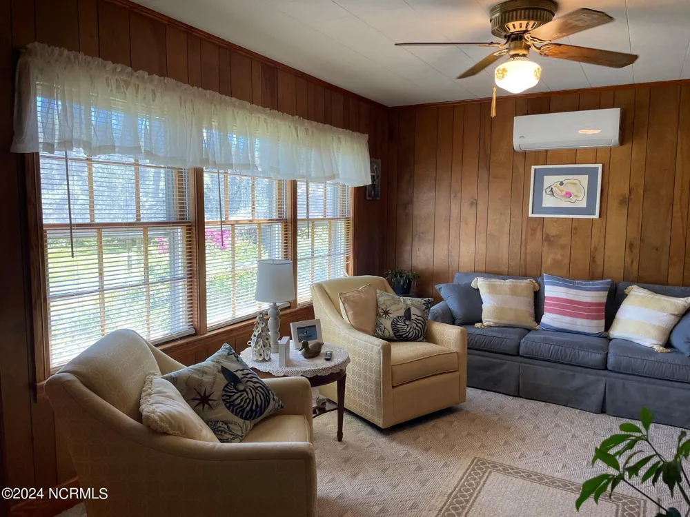 152 W Bayshore Drive Cedar Island, NC 28520