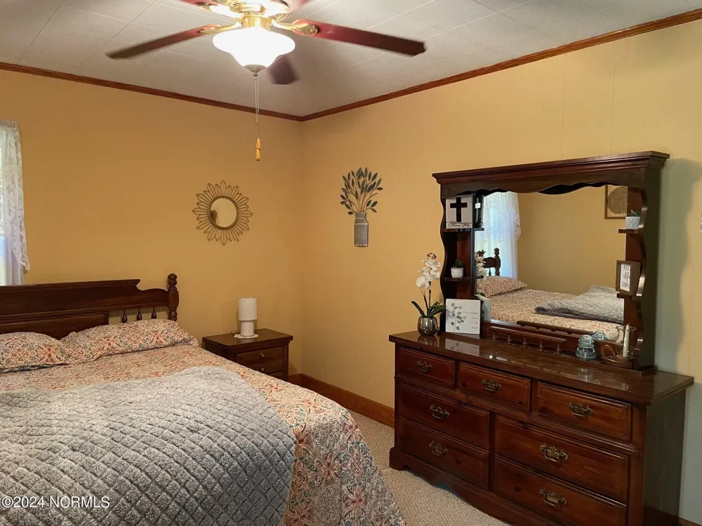 152 W Bayshore Drive Cedar Island, NC 28520