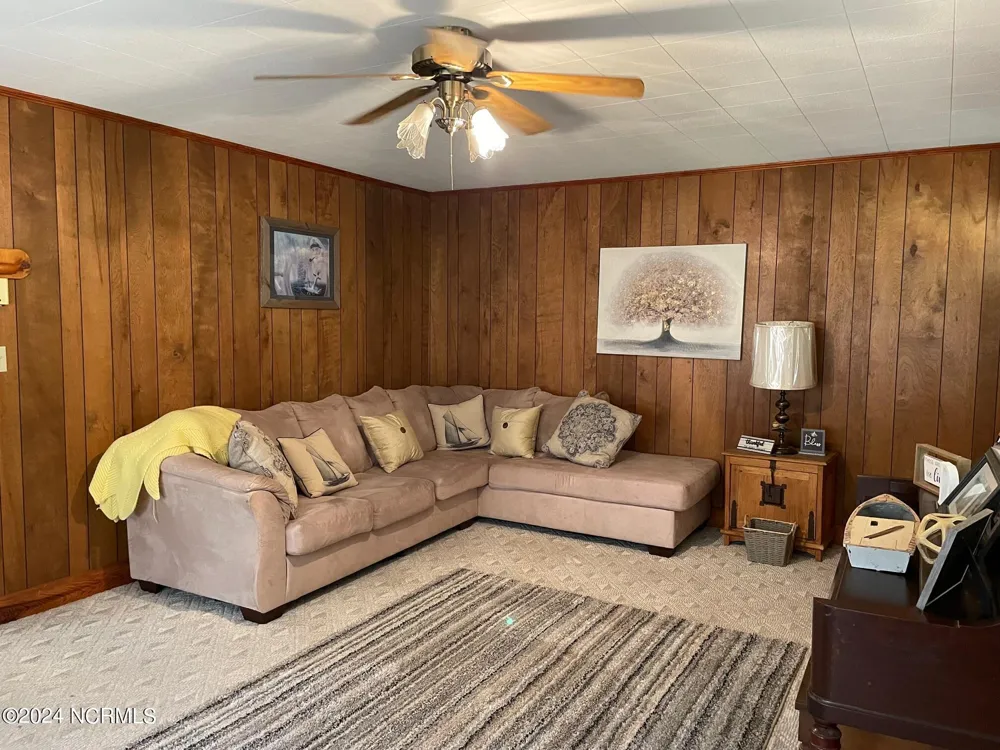 152 W Bayshore Drive Cedar Island, NC 28520