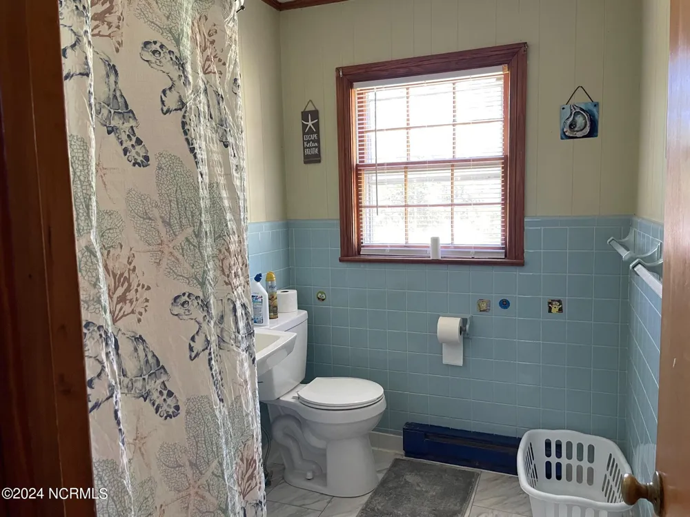 152 W Bayshore Drive Cedar Island, NC 28520