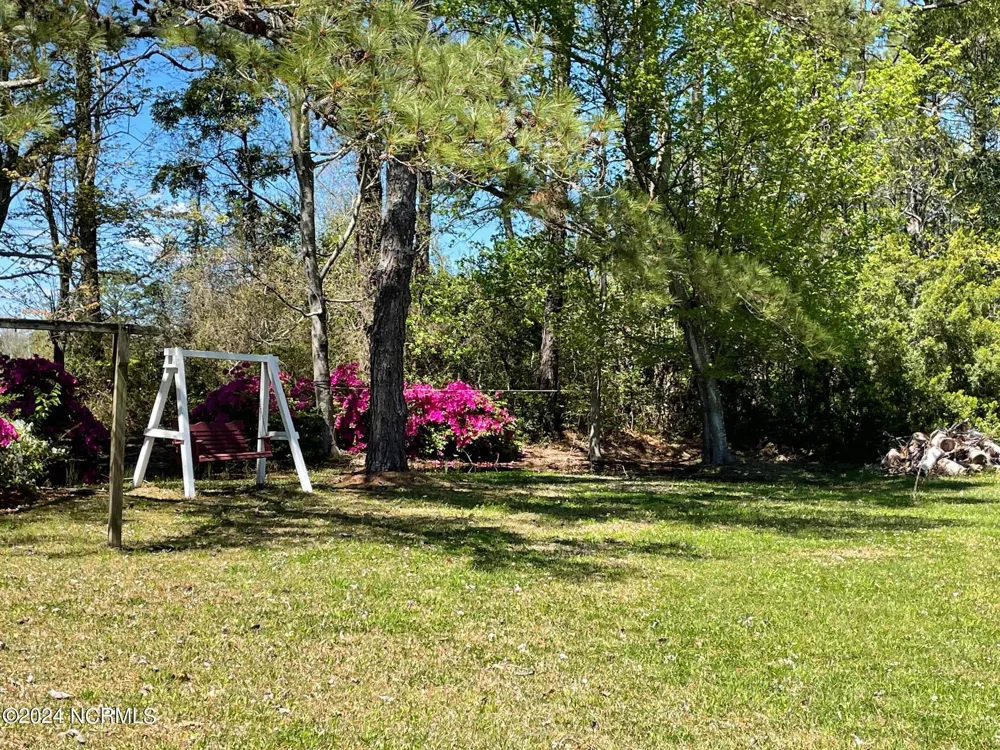 152 W Bayshore Drive Cedar Island, NC 28520