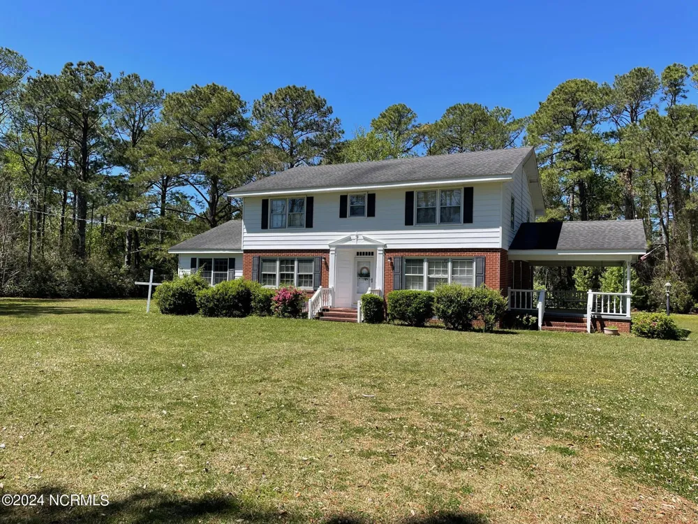 152 W Bayshore Drive Cedar Island, NC 28520