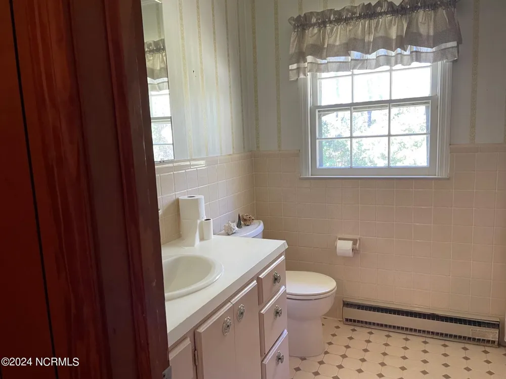 152 W Bayshore Drive Cedar Island, NC 28520