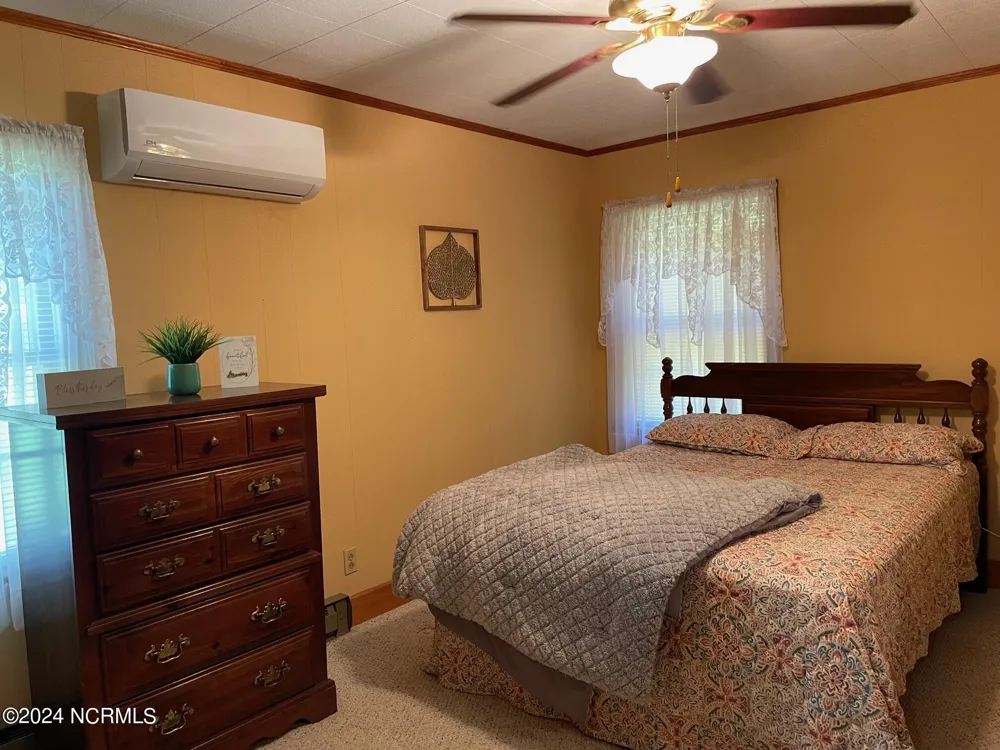 152 W Bayshore Drive Cedar Island, NC 28520