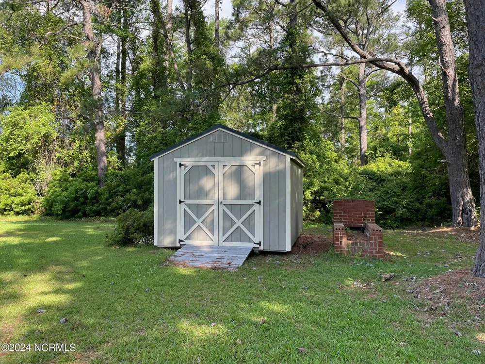 152 W Bayshore Drive Cedar Island, NC 28520