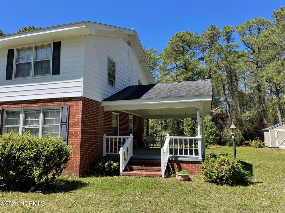 152 W Bayshore Drive Cedar Island, NC 28520