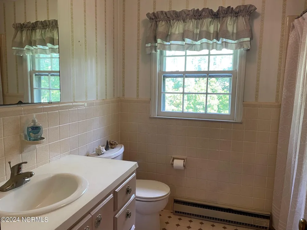 152 W Bayshore Drive Cedar Island, NC 28520