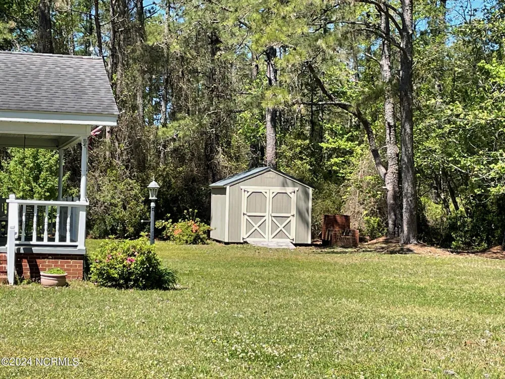 152 W Bayshore Drive Cedar Island, NC 28520