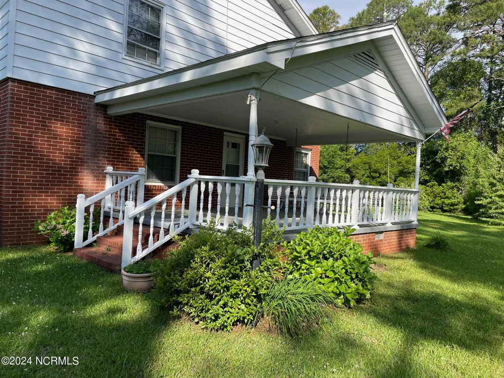 152 W Bayshore Drive Cedar Island, NC 28520
