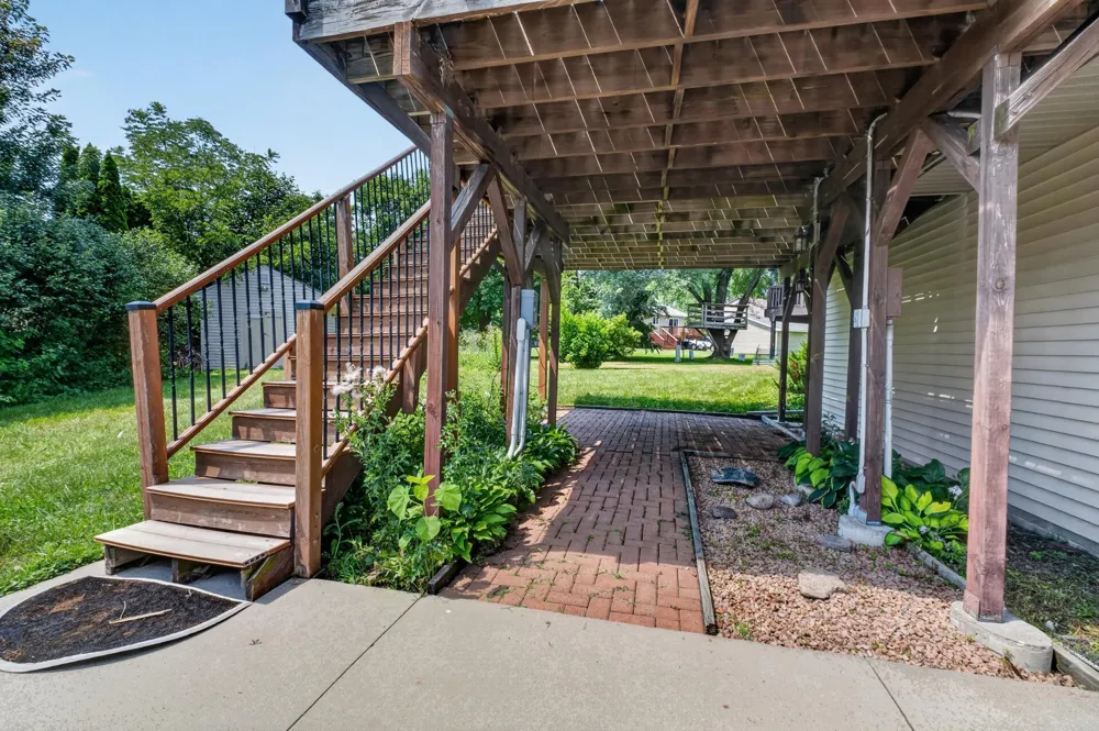 206 Hunters Court Eagle Lake, MN 56024