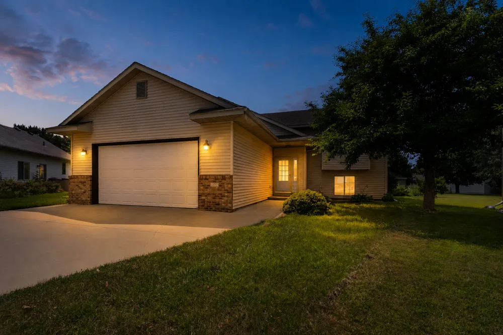 206 Hunters Court Eagle Lake, MN 56024