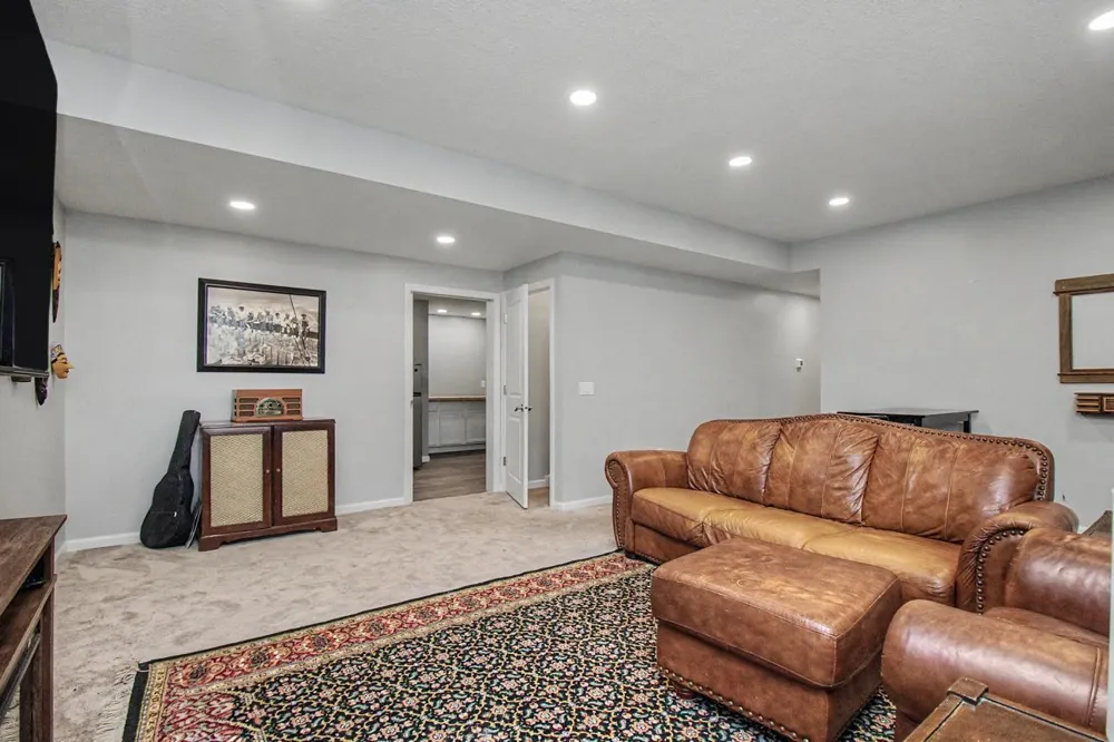 908 Ashford Road Belle Plaine, MN 56011