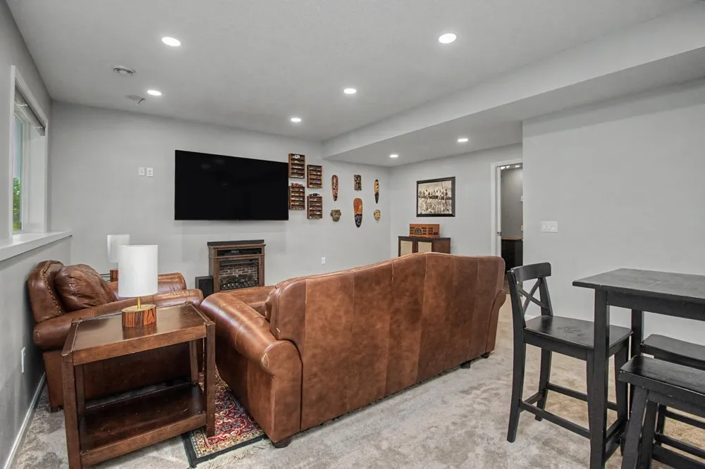 908 Ashford Road Belle Plaine, MN 56011