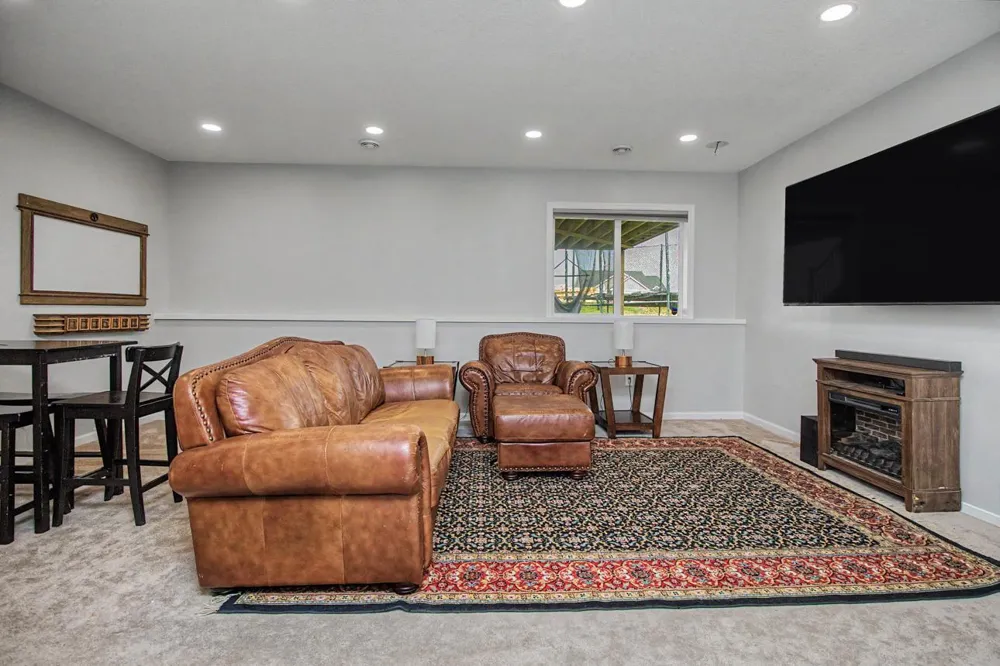 908 Ashford Road Belle Plaine, MN 56011