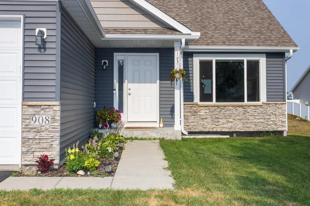 908 Ashford Road Belle Plaine, MN 56011