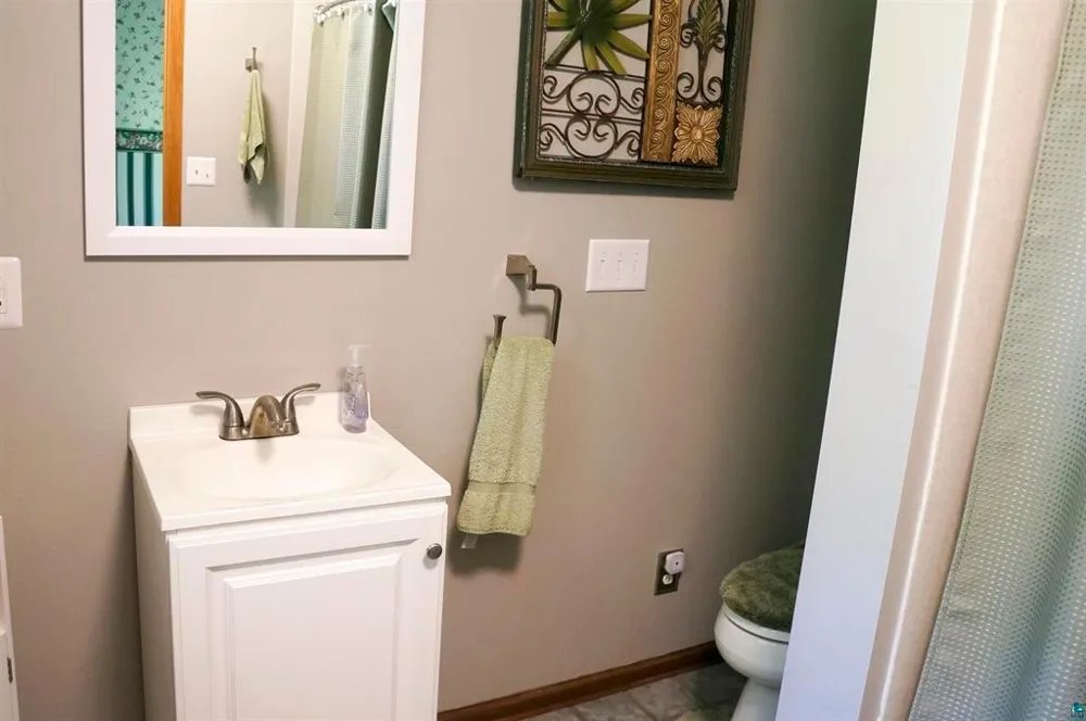 5845 Shore Drive Duluth, MN 55804