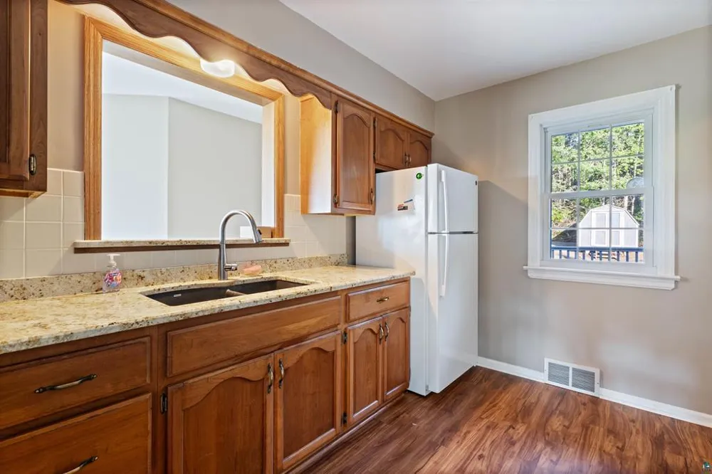 5845 Shore Drive Duluth, MN 55804