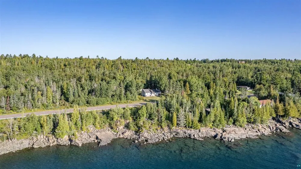 5845 Shore Drive Duluth, MN 55804