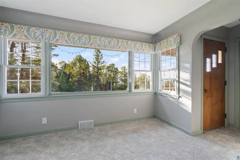 5845 Shore Drive Duluth, MN 55804