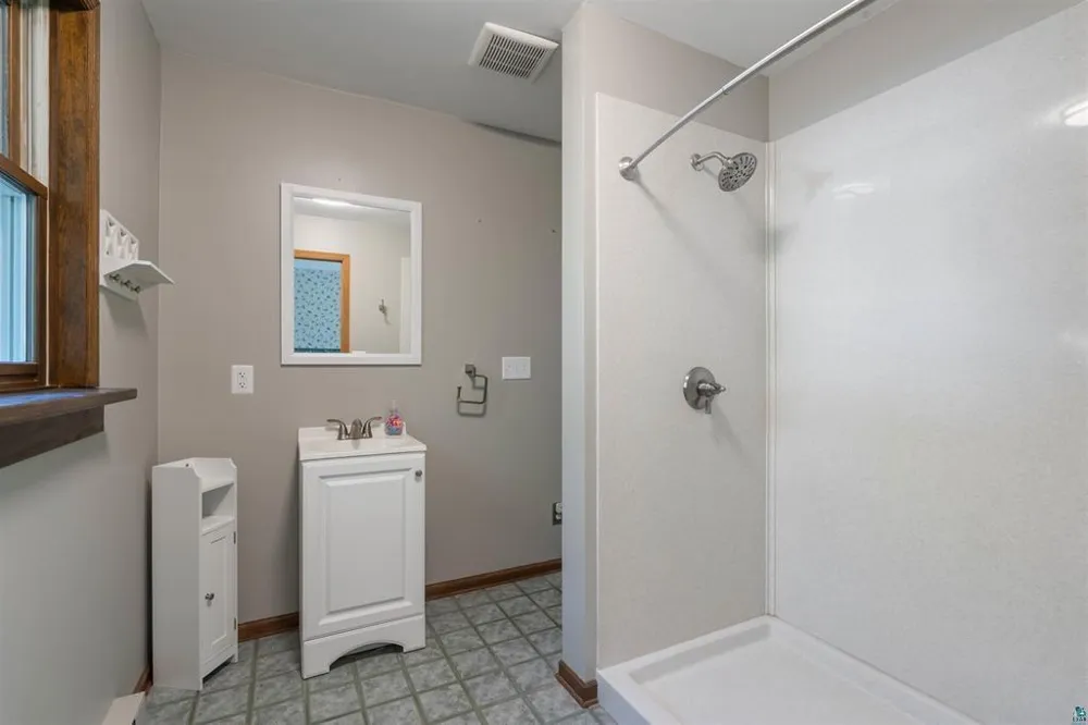 5845 Shore Drive Duluth, MN 55804