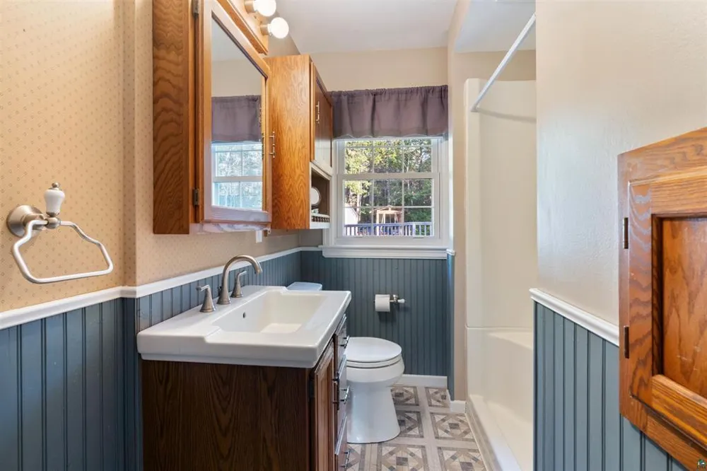 5845 Shore Drive Duluth, MN 55804