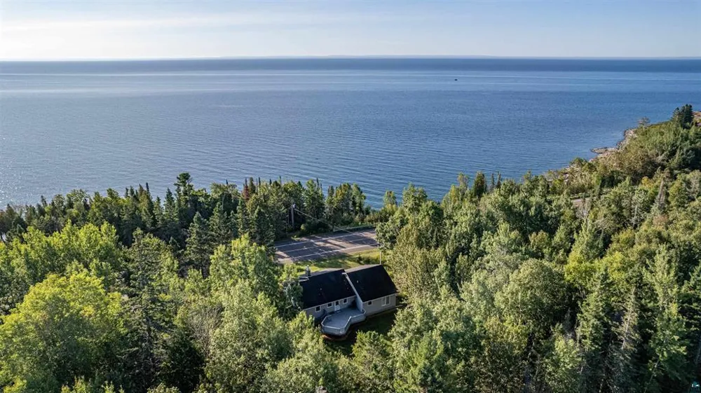 5845 Shore Drive Duluth, MN 55804