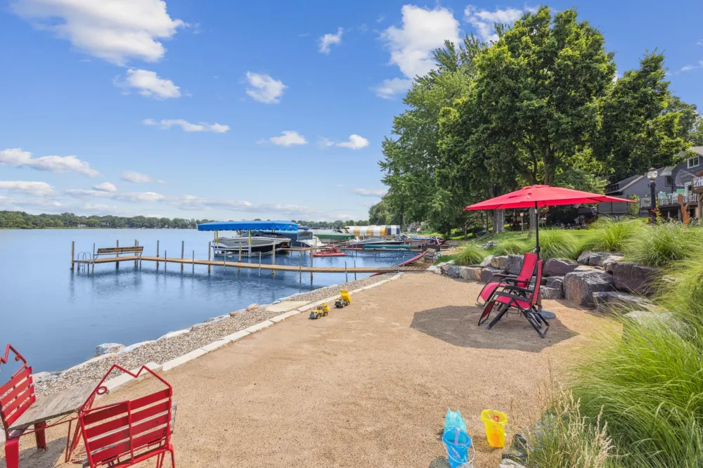 5060 Edgewater Drive Mound, MN 55364