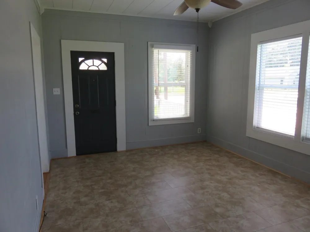 1719 Grand Avenue Liberty, TX 77575