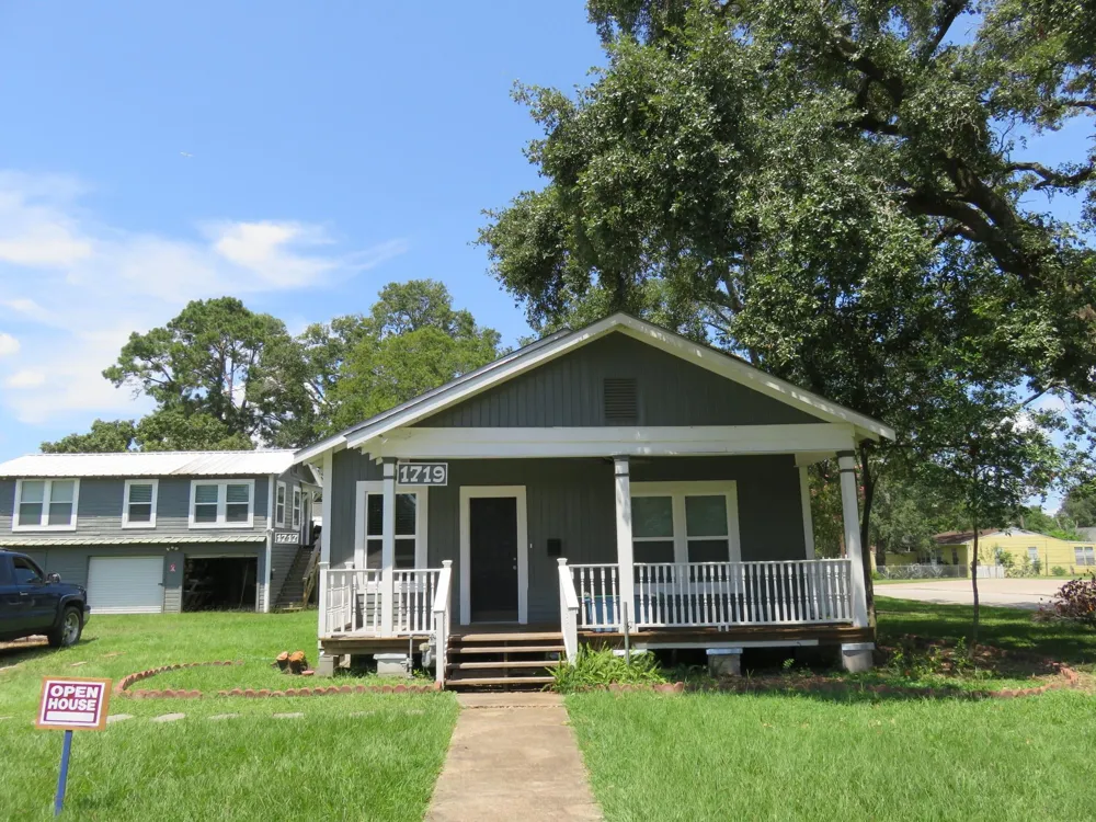 1719 Grand Avenue Liberty, TX 77575