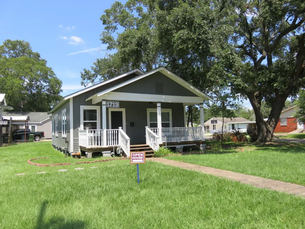 1719 Grand Avenue Liberty, TX 77575