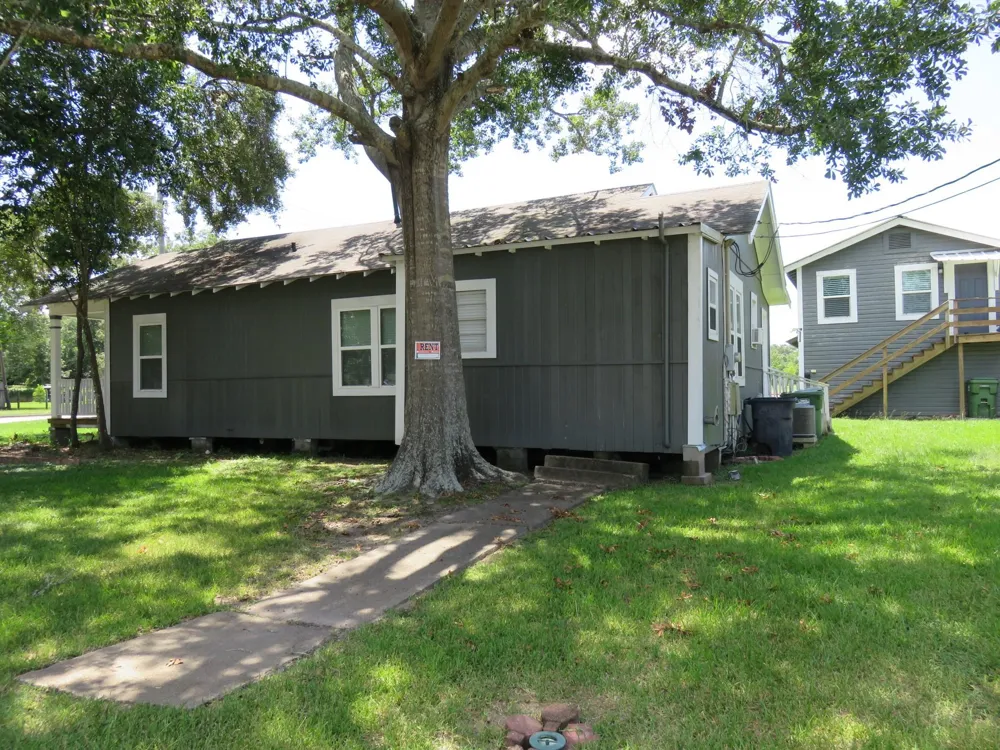 1719 Grand Avenue Liberty, TX 77575
