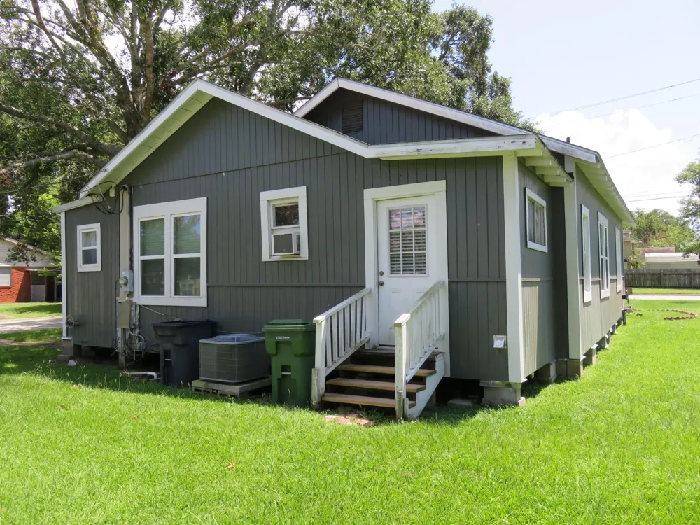 1719 Grand Avenue Liberty, TX 77575