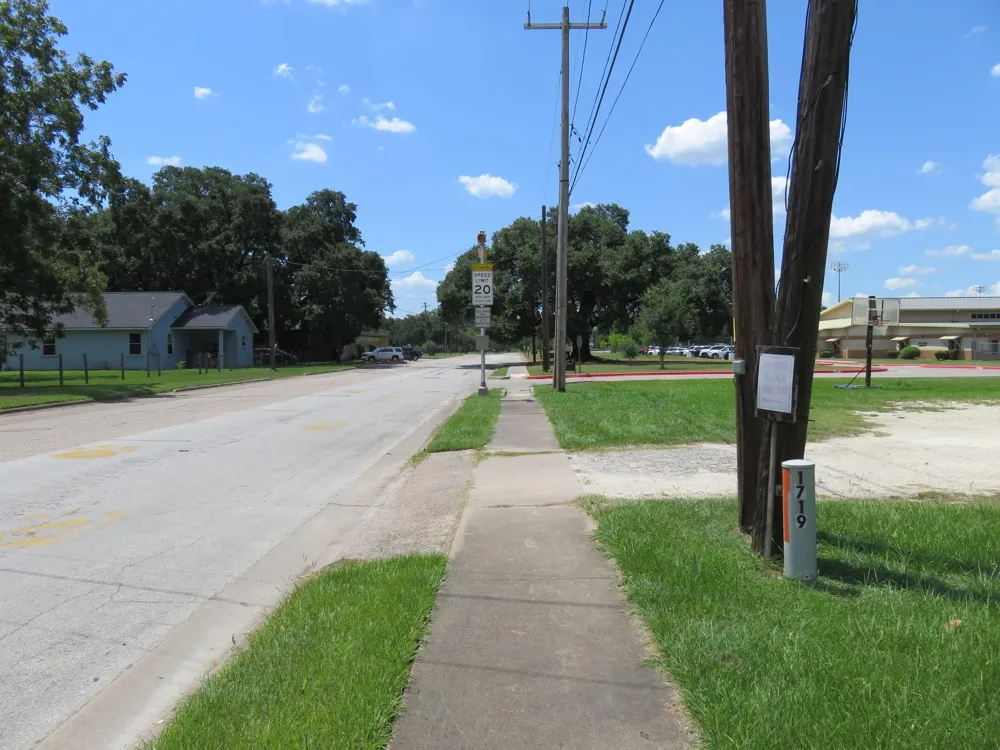 1719 Grand Avenue Liberty, TX 77575