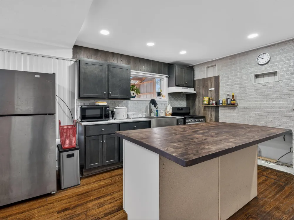 1406 Lincolnway La Porte, IN 46350