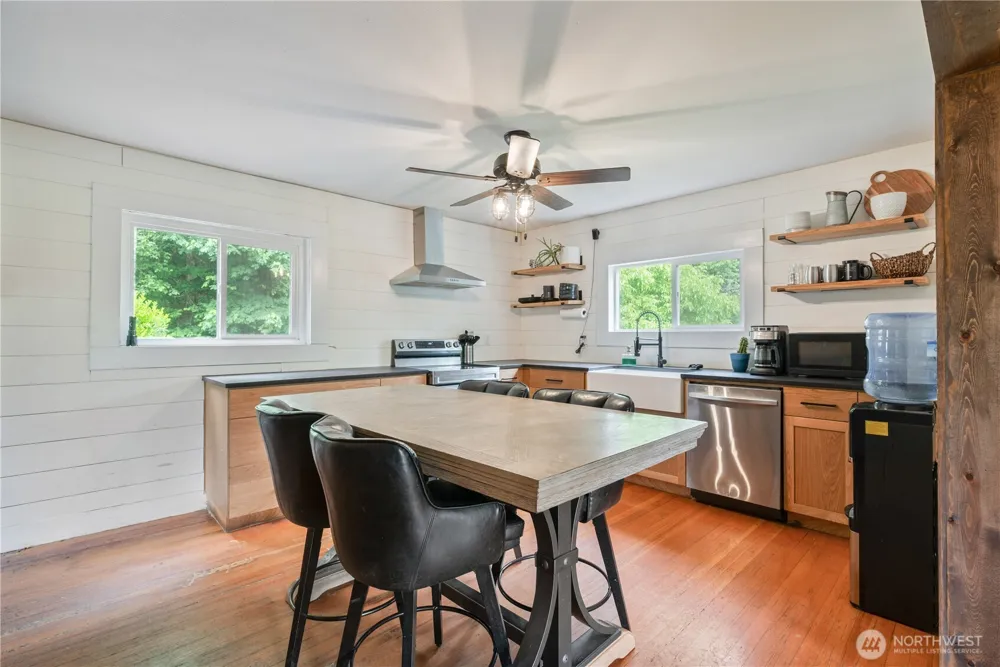 355 Slide Creek Road Longview, WA 98632