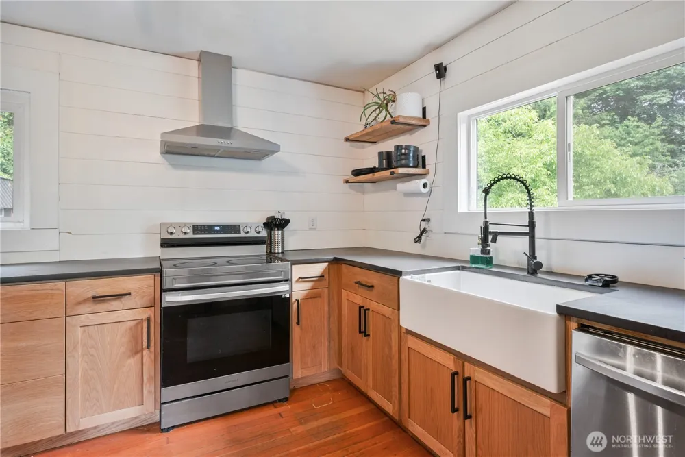 355 Slide Creek Road Longview, WA 98632