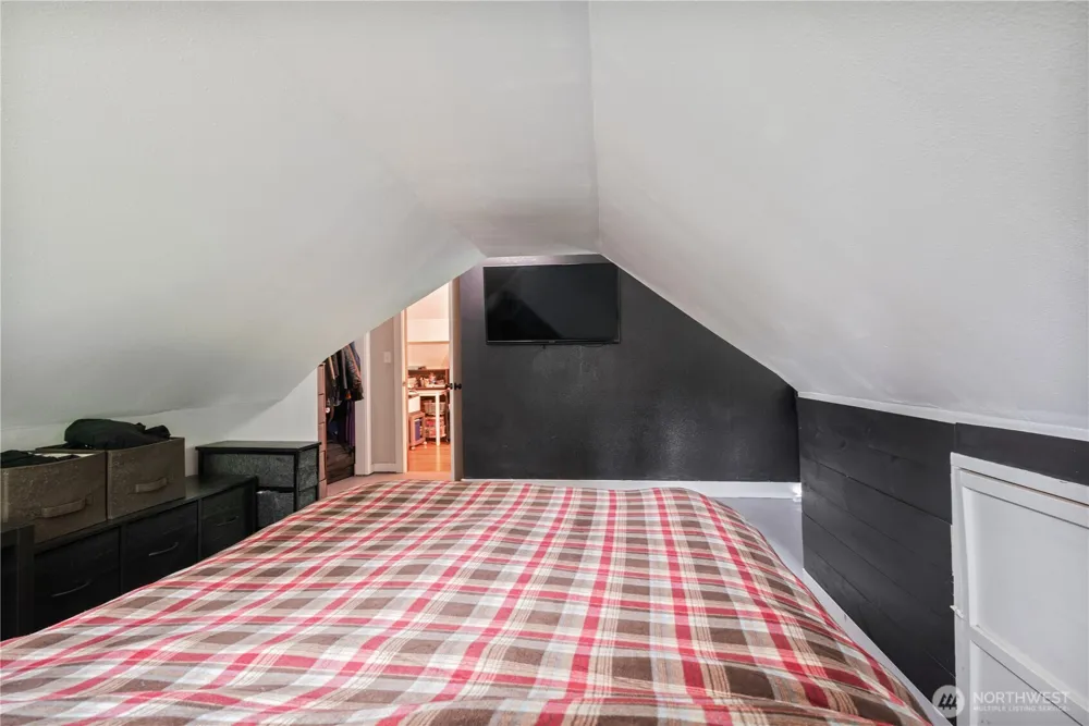355 Slide Creek Road Longview, WA 98632