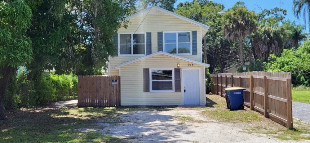 915 SEMINOLE STREET Clearwater, FL 33755