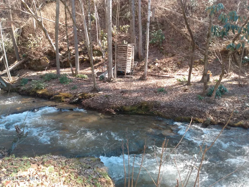 1412 Dicks Creek Road Whittier, NC 28789