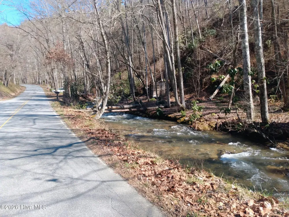 1412 Dicks Creek Road Whittier, NC 28789