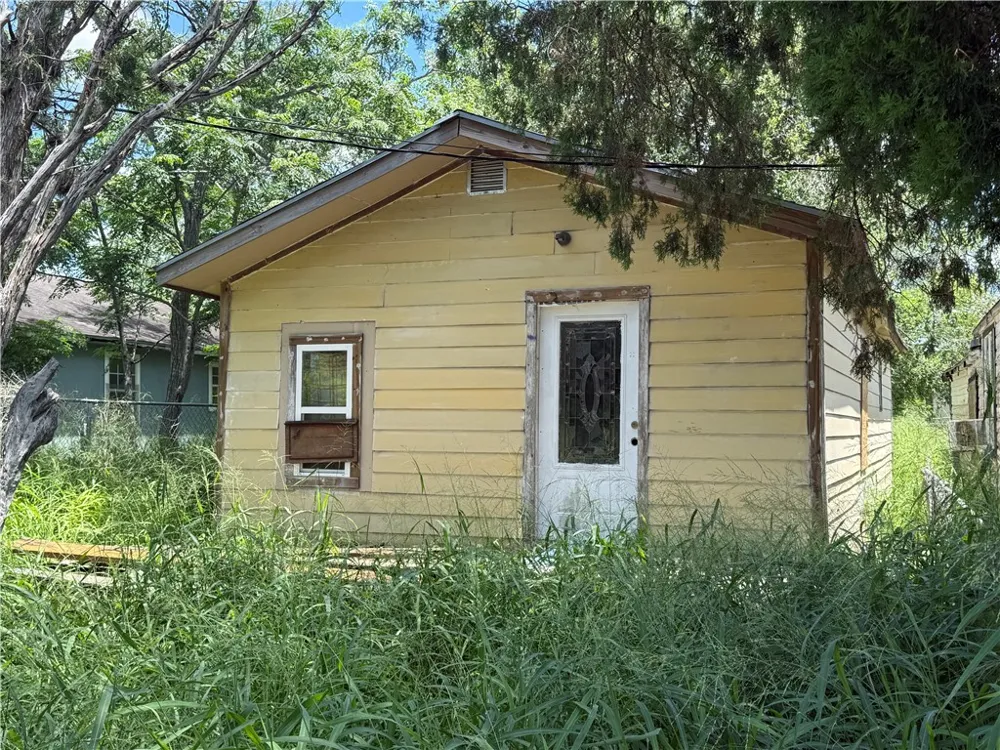 928 Indiana Street Robstown, TX 78380