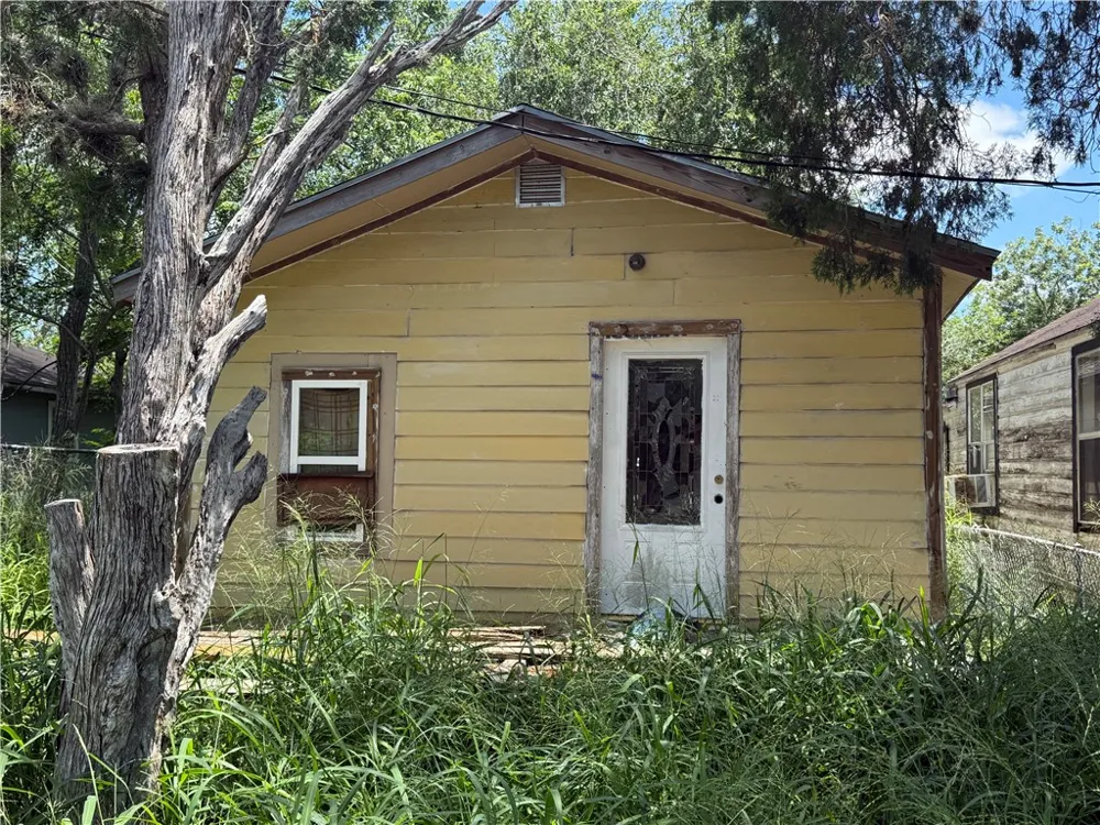 928 Indiana Street Robstown, TX 78380